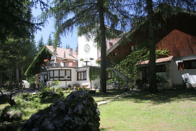 Lh Albergo Il Paradiso Pescasseroli Exterior foto